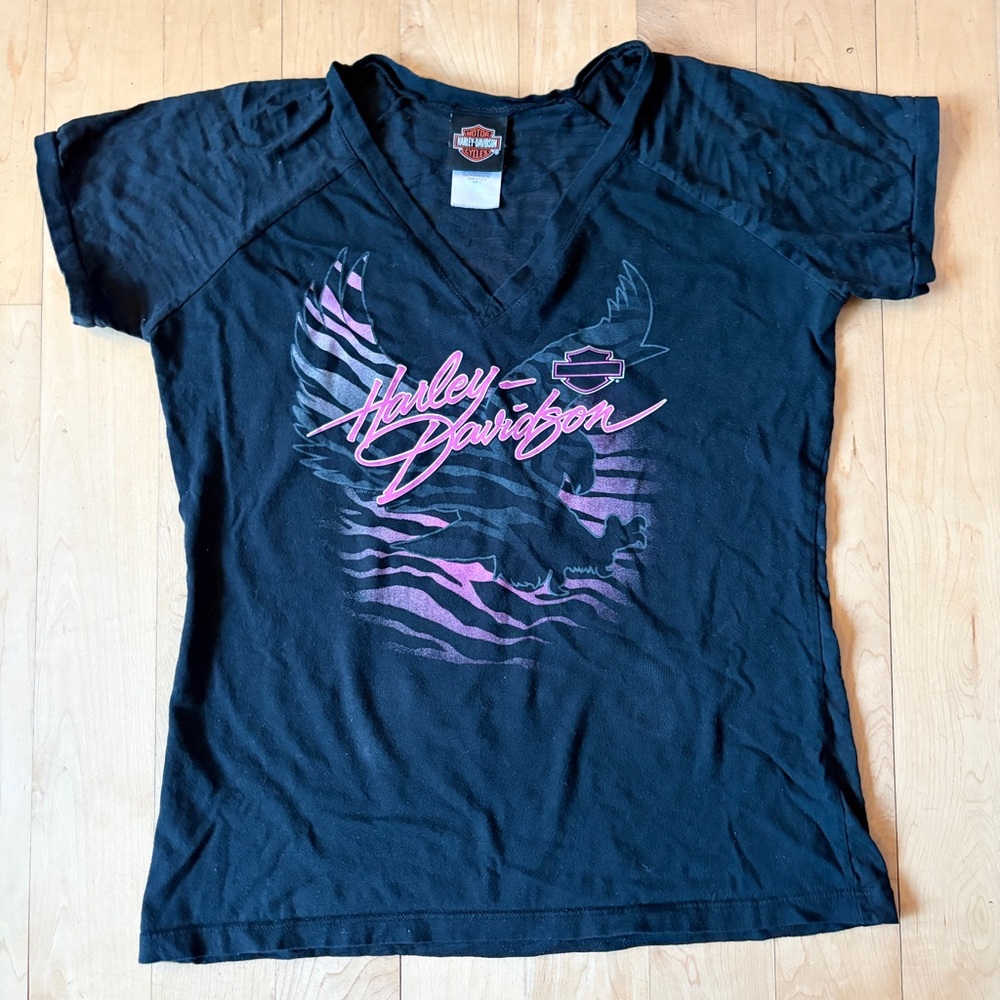 Women’s large Harley Davidson black and pink v-neck eagle t-shirt
